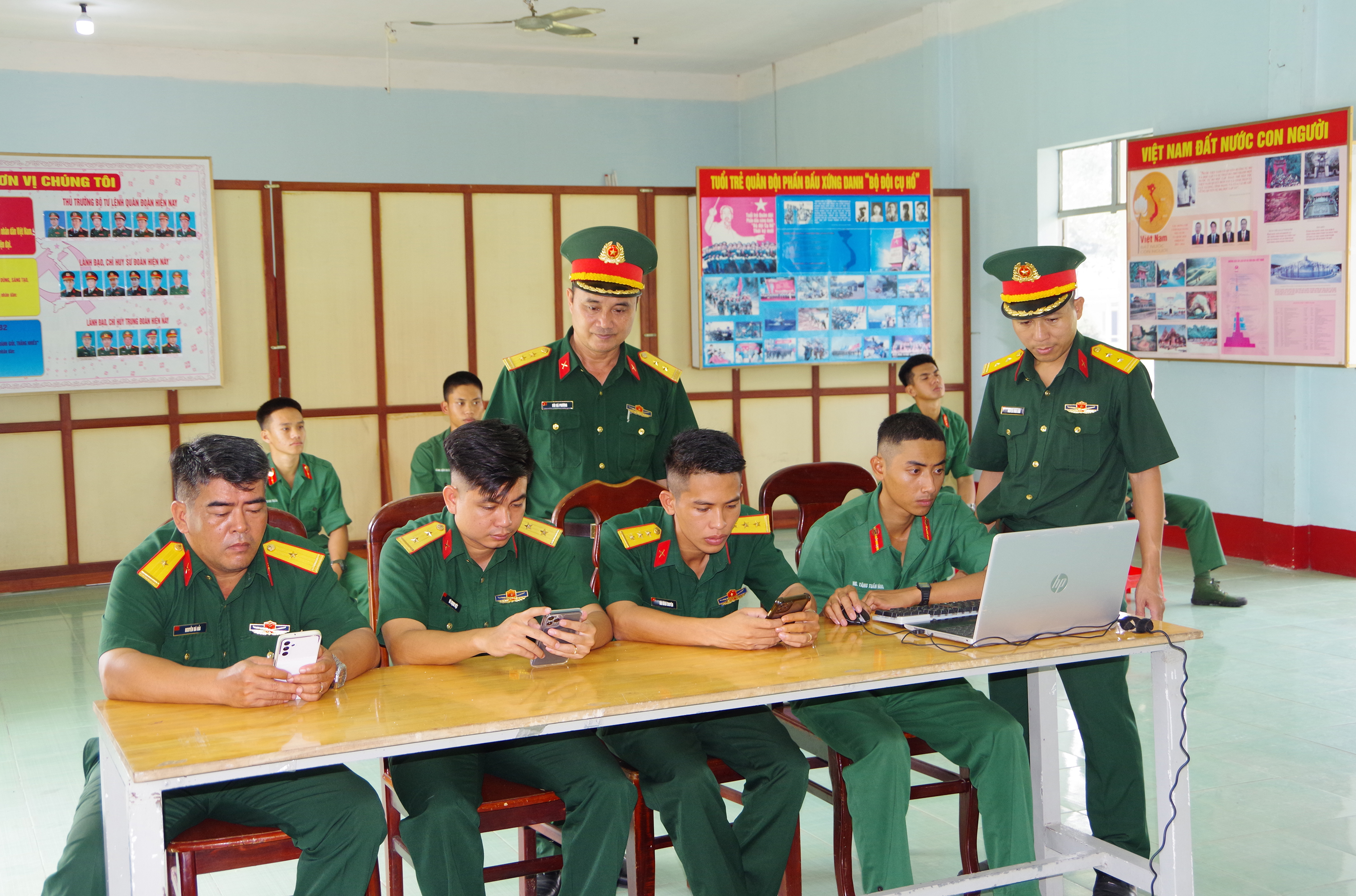 Phát triển năng lực ‘miễn dịch tư tưởng’ của ‘chiến sĩ số’ ở đơn vị cơ sở