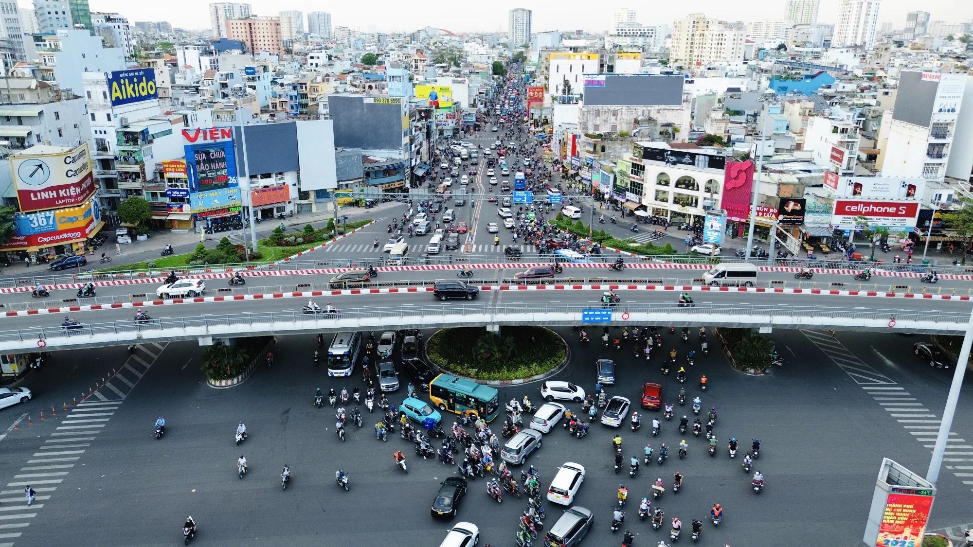 Tìm cách gỡ nút thắt giao thông khu vực Hàng Xanh