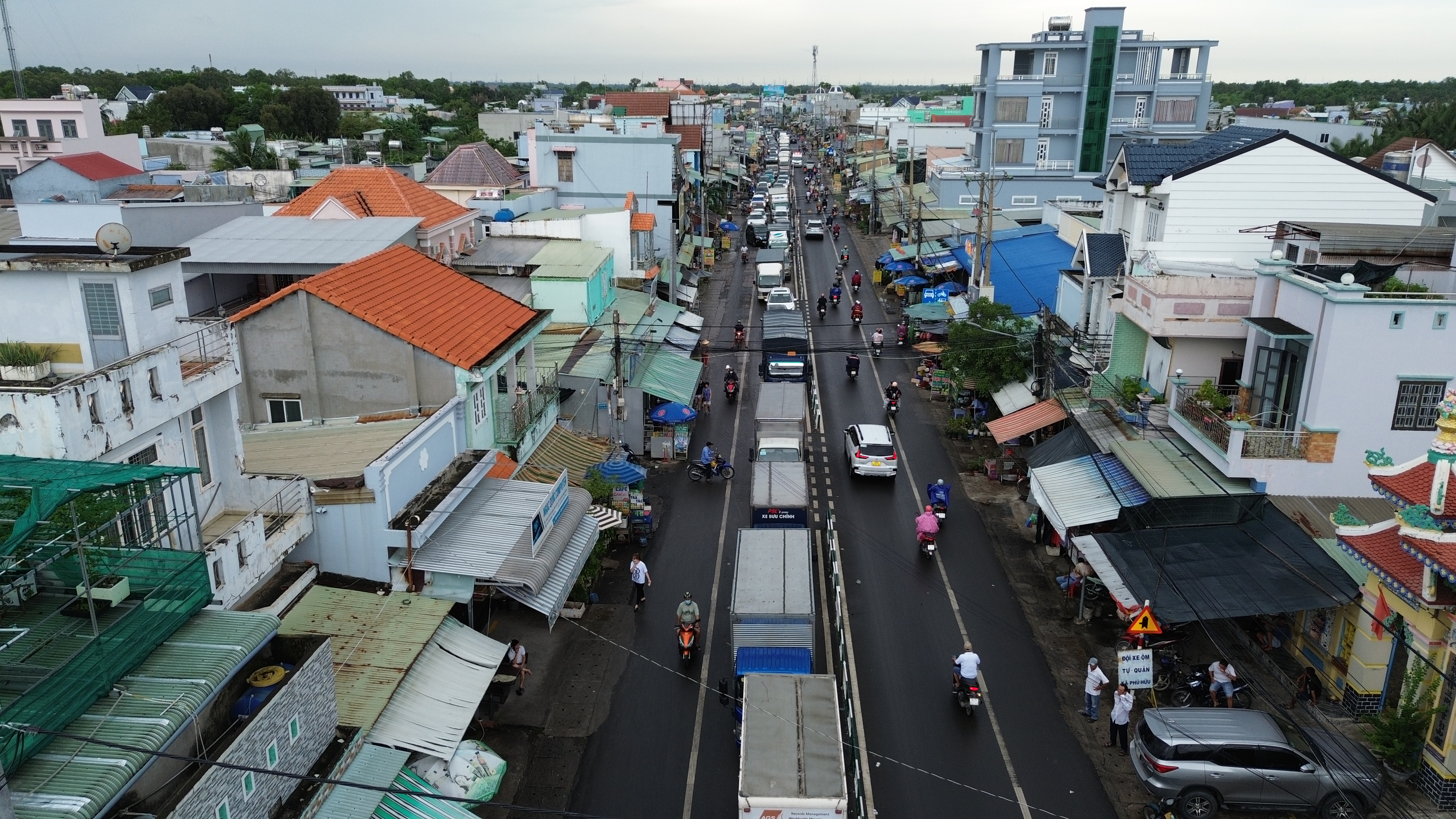 Phà Cát Lái đang ùn ứ kéo dài cả chục km