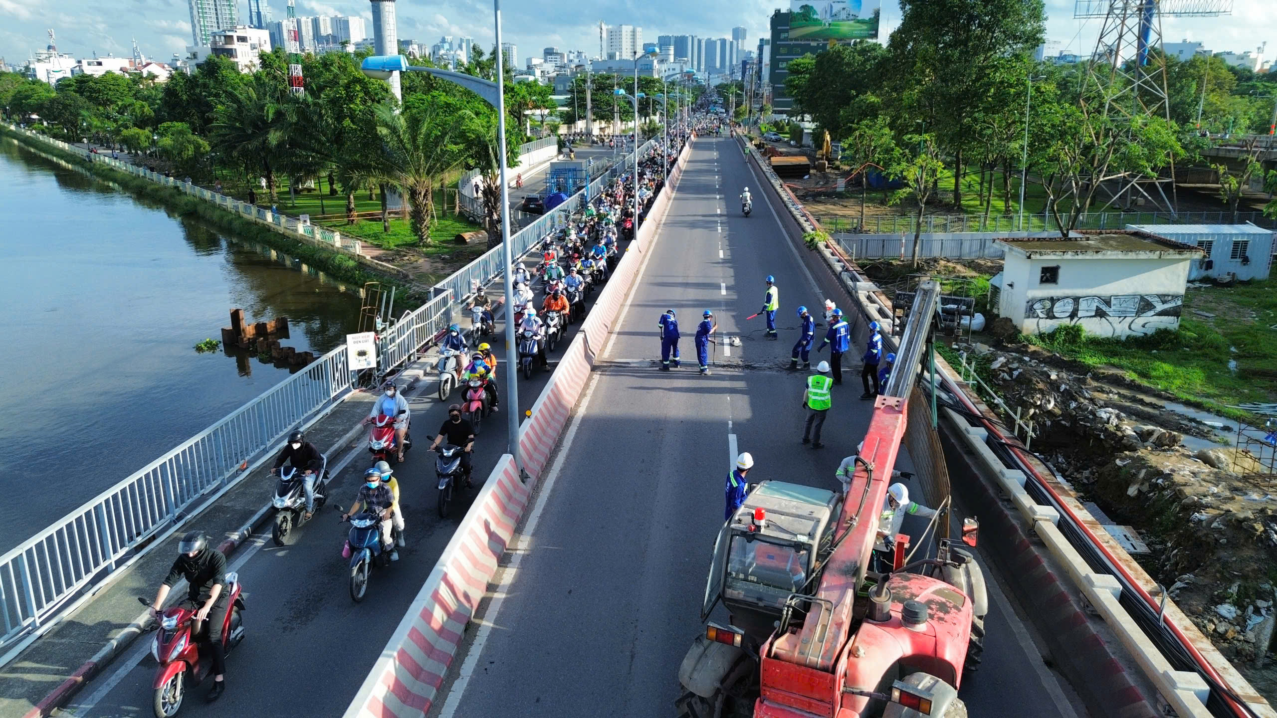 Chính thức cấm ô tô qua cầu Bình Triệu 1, các phương tiện lưu thông ra sao?