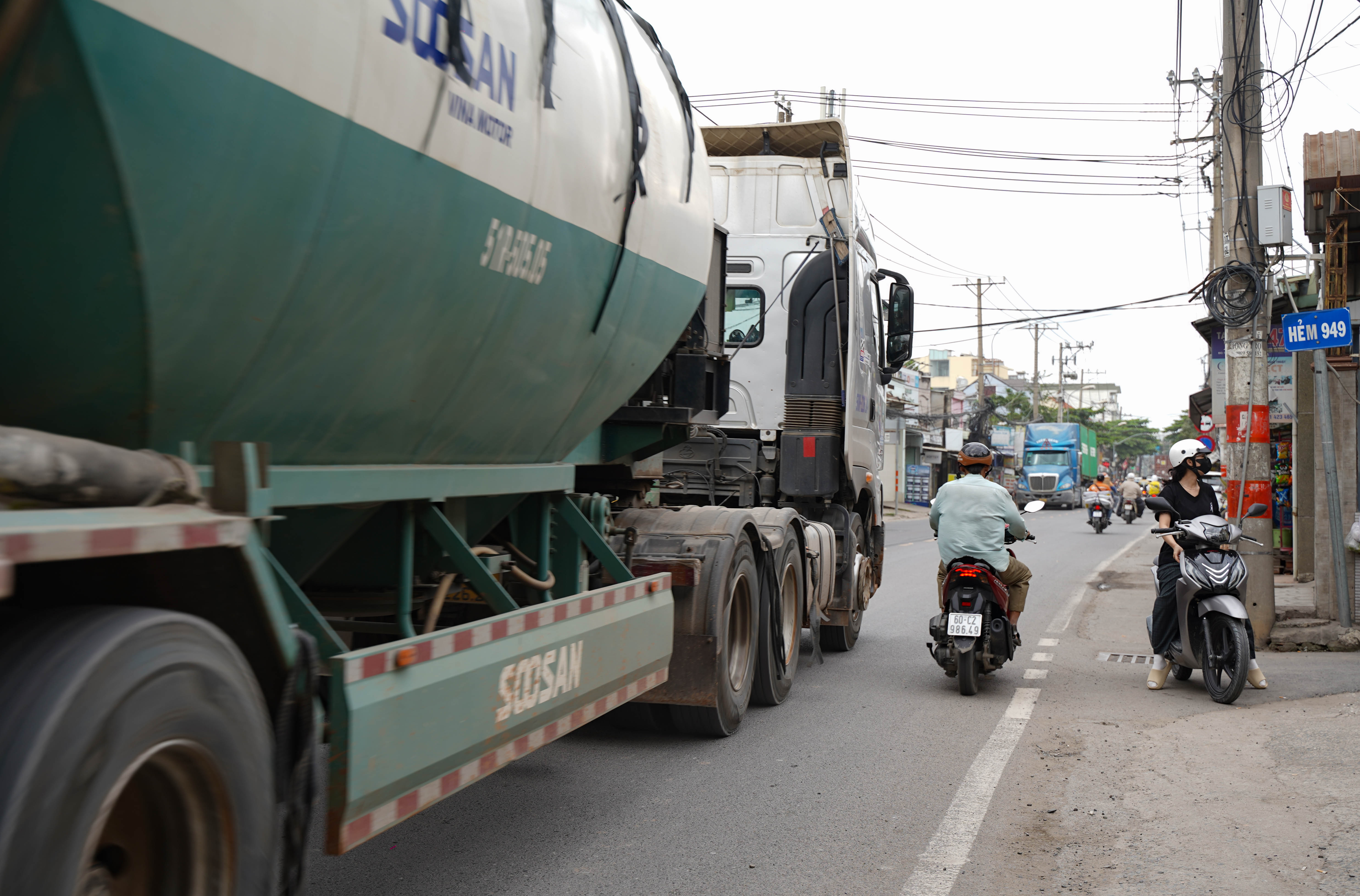 Cận cảnh 'tuyến đường đau khổ' Nguyễn Duy Trinh sắp được mở rộng