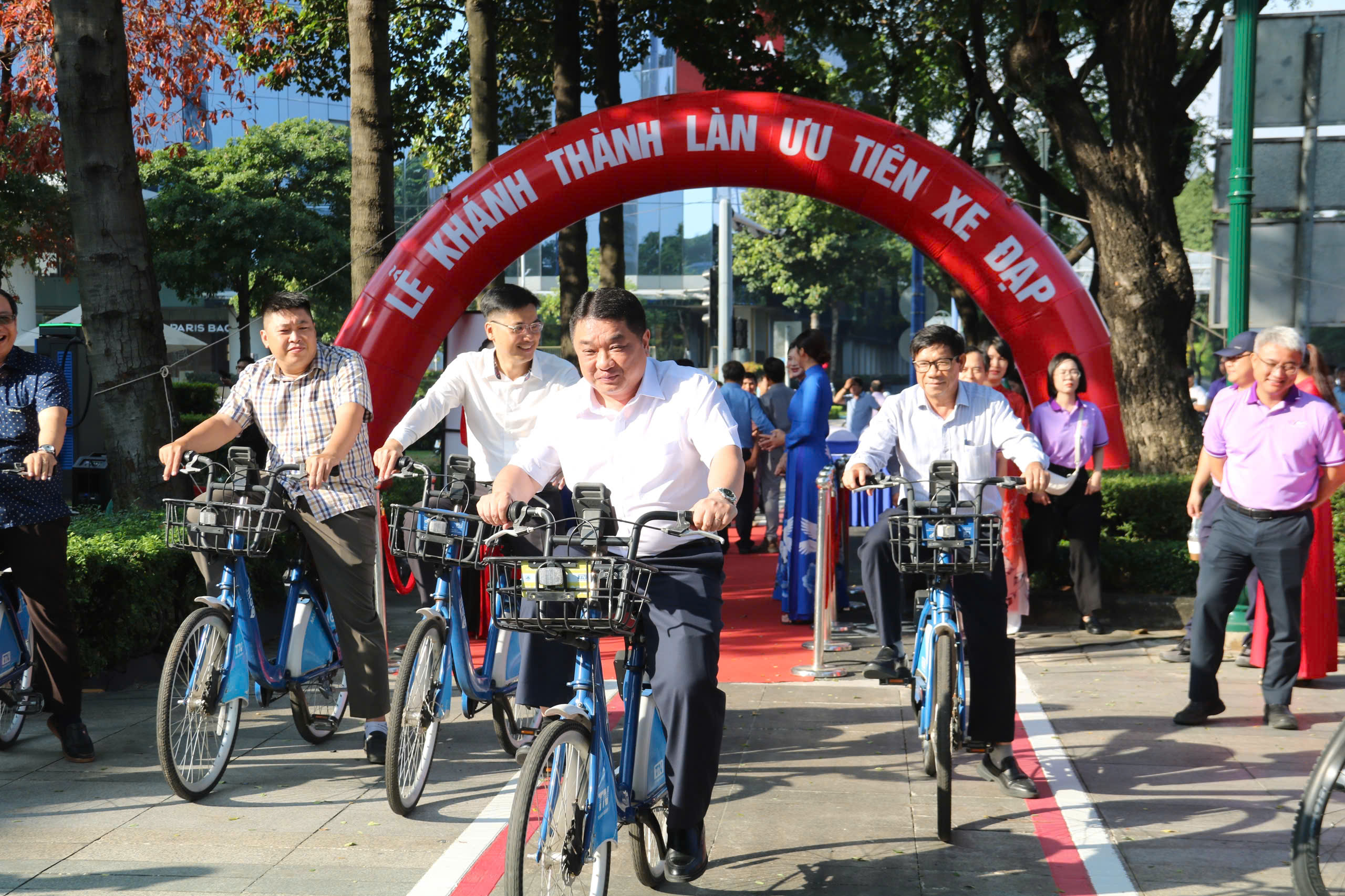 TP.HCM chính thức thông xe làn đường ưu tiên xe đạp trên đại lộ Mai Chí Thọ