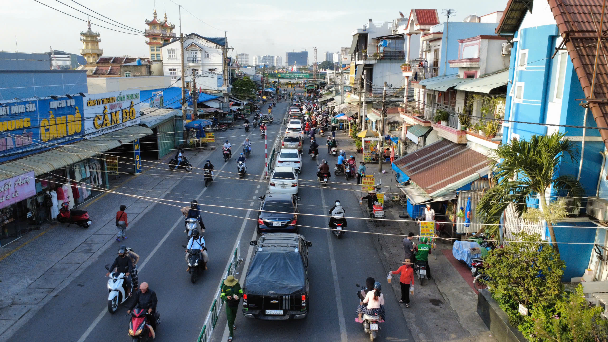 Ngày nghỉ cuối Tết Dương lịch, dòng người tấp nập trở lại TP.HCM