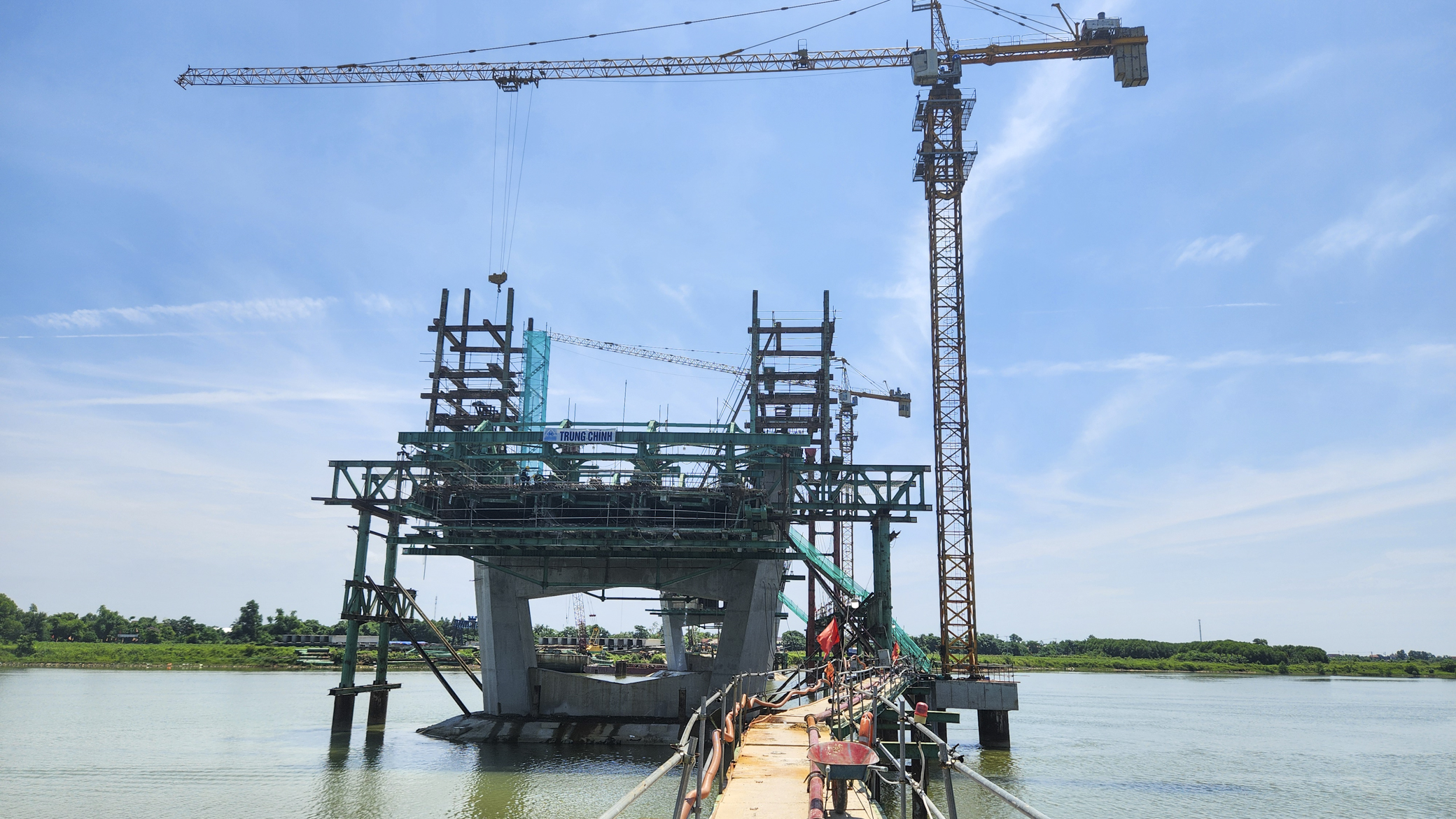 Cận cảnh cây cầu Thạch Hãn 1 sau 1 năm thi công