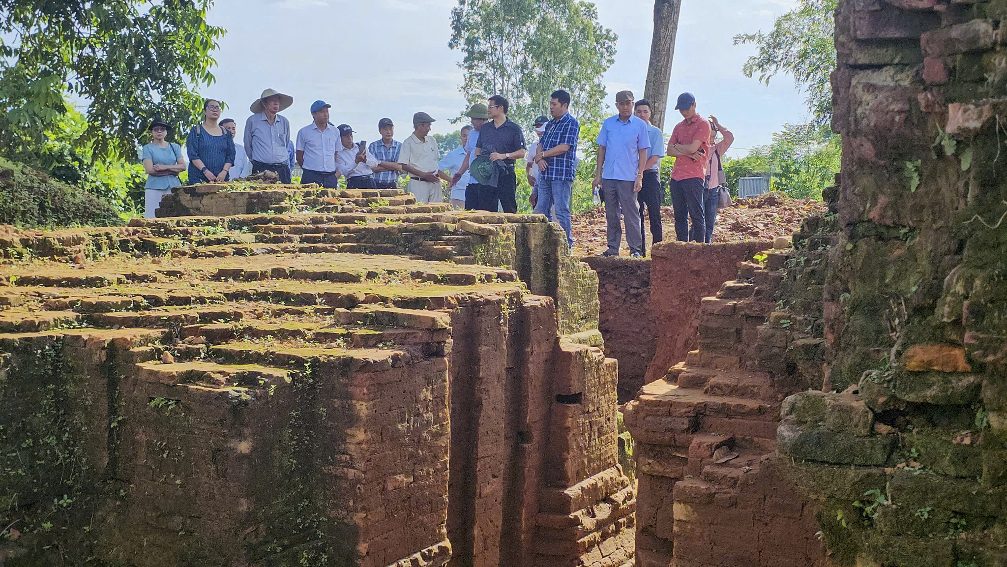 Thêm nhiều phát hiện mới khi khai quật tháp đôi Chămpa 1.000 năm tuổi ở Huế