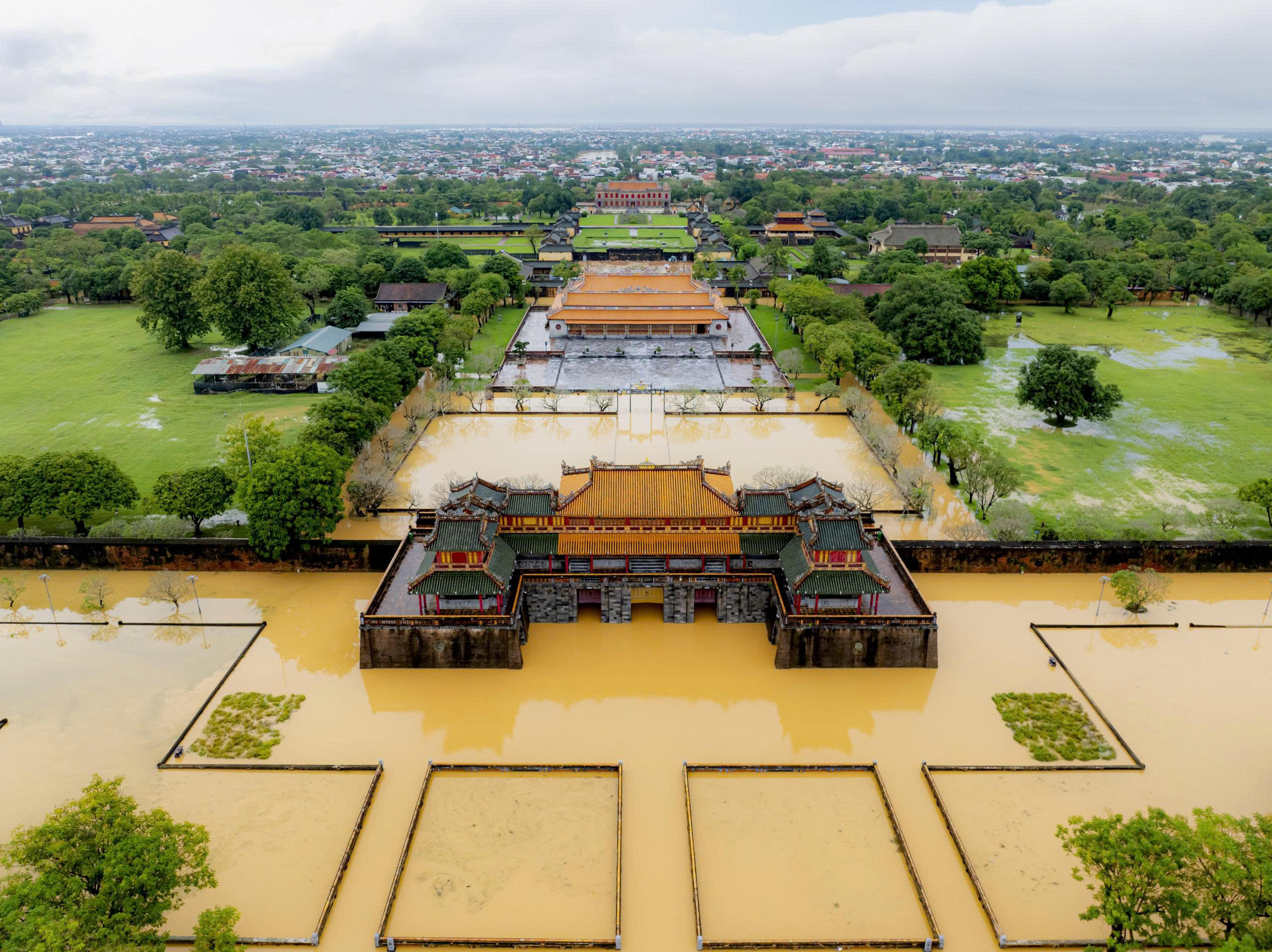 Lũ chồng lũ, Đại nội Huế ngập sâu lần thứ 3 trong hơn một tuần