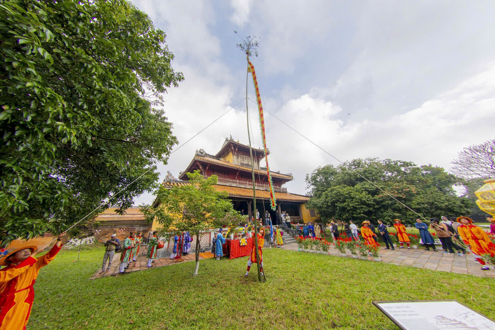 Tái hiện lễ dựng cây nêu trong Đại Nội Huế