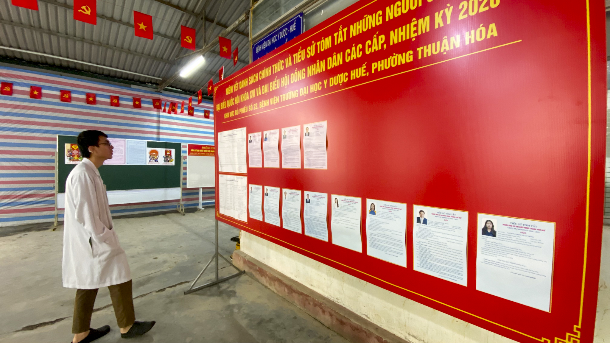 Bệnh viện Trung ương Huế chuẩn bị hòm phiếu phục vụ bầu cử tại giường bệnh