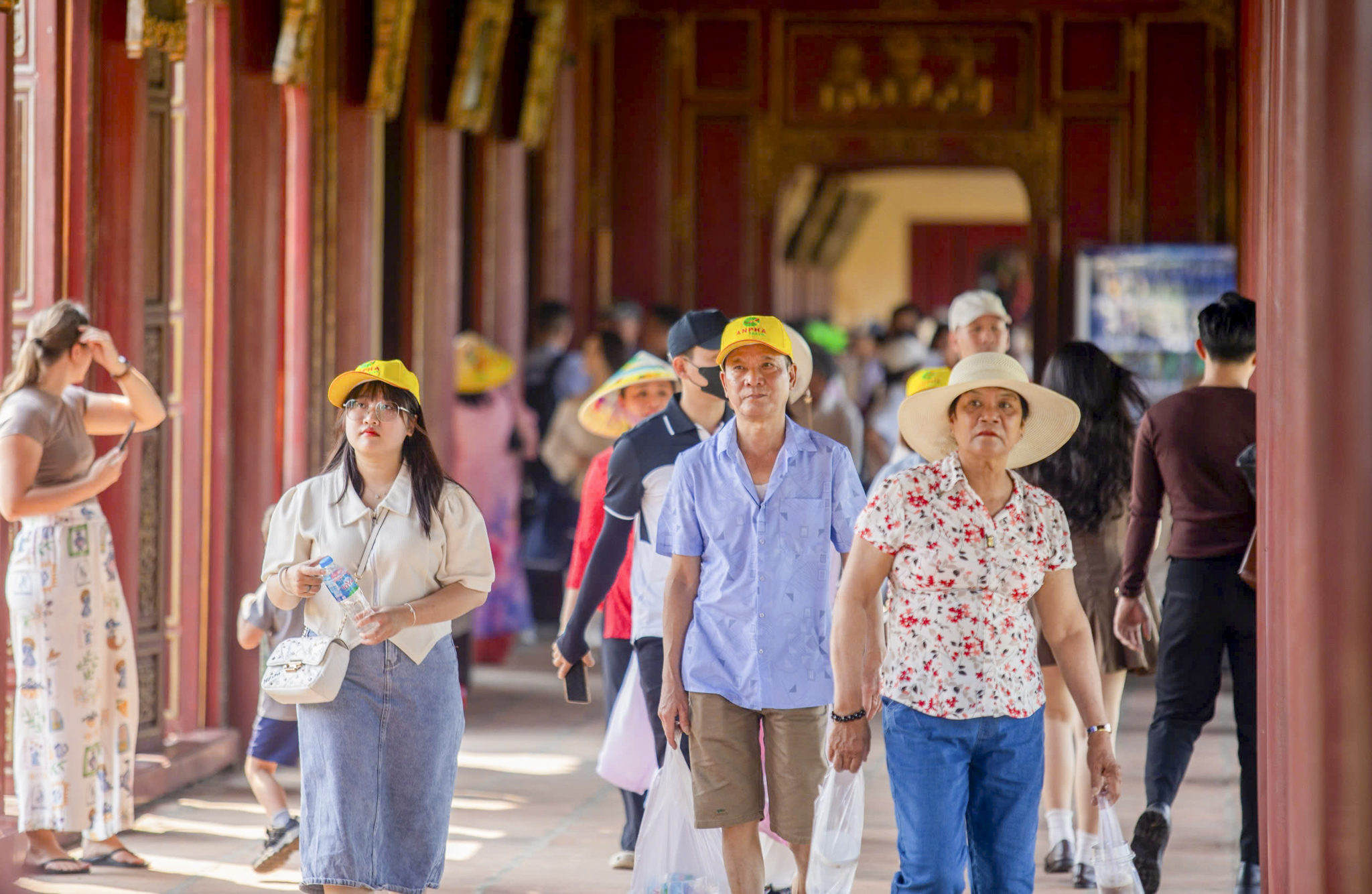 Đại Nội nhộn nhịp khách dịp kỷ niệm Ngày Giải phóng Huế