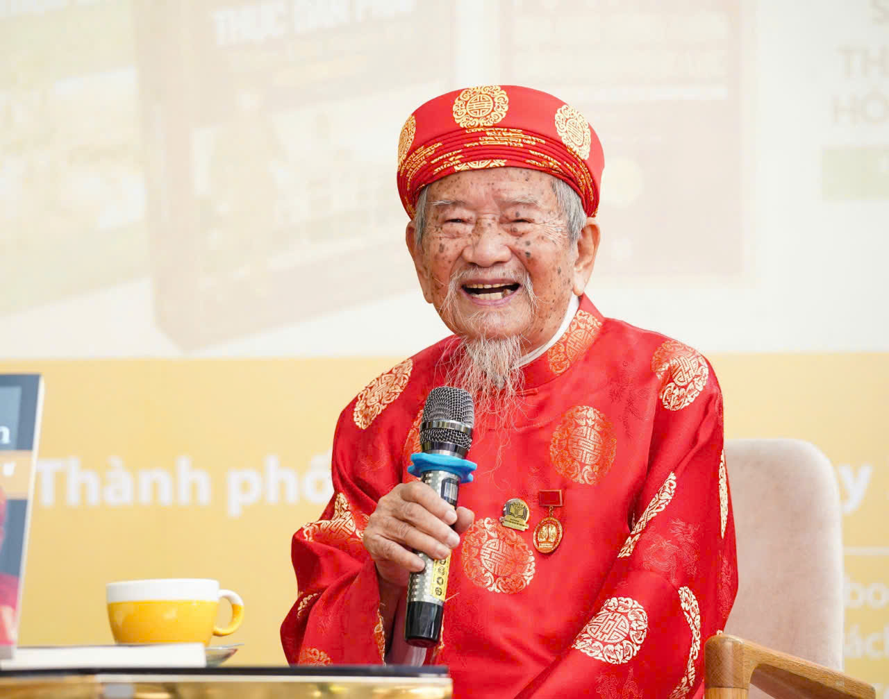 Nhà nghiên cứu Nguyễn Đình Tư: 'Tôi tham sống để có thể viết thêm nhiều sách'