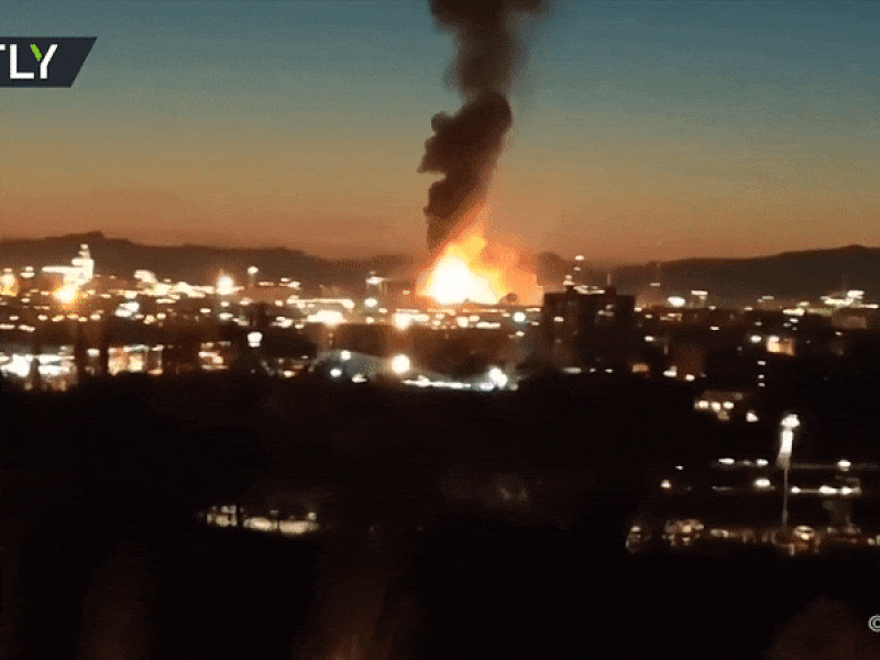 Quả cầu lửa xuất hiện sau vụ nổ lớn tại nhà máy hóa chất