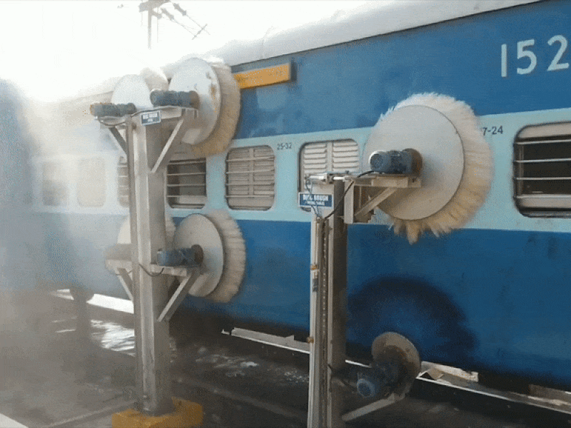 Thích thú với hệ thống tự động chùi rửa tàu ở Ấn Độ