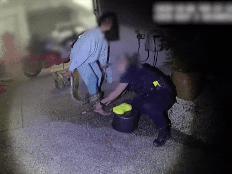 Cứu trăn khỏi gầm xe, người phụ nữ suýt bị siết chết