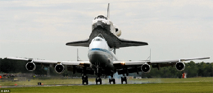 Cận cảnh máy bay Boeing 747 “cõng” tàu con thoi ảnh 8