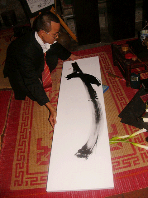 Chuyết Chuyết Trần Trọng Dương và tác phẩm thư pháp thiền. Chuyết Chuyết Trần Trọng Dương và tác phẩm thư pháp thiền.