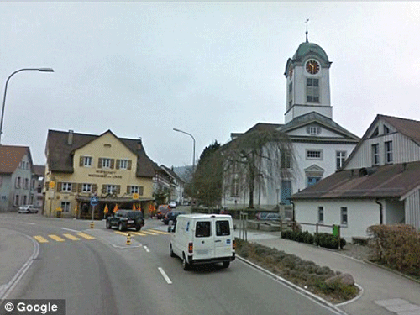 Chính trị gia Thụy Sỹ nhờ người ăn thịt vợ và con gái bạn ảnh 2