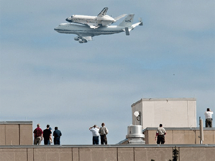 Cận cảnh máy bay Boeing 747 “cõng” tàu con thoi ảnh 9