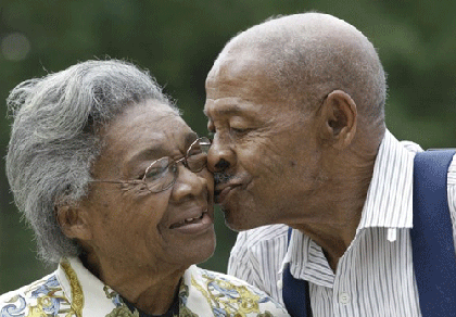 Ly hôn 48 năm, kết hôn lại lúc 85 tuổi! ảnh 1