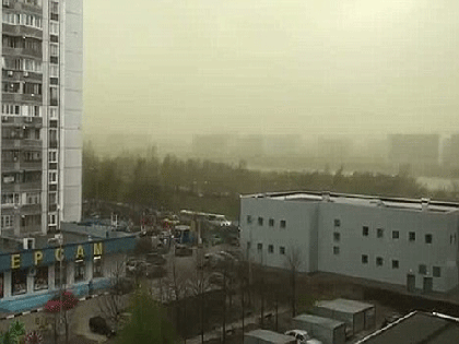 Lạ lùng mây xanh lá cây bao phủ Moscow ảnh 2