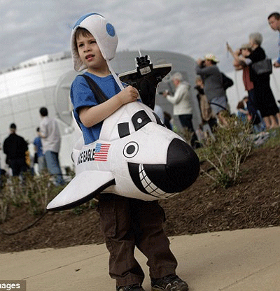 Cận cảnh máy bay Boeing 747 “cõng” tàu con thoi ảnh 3