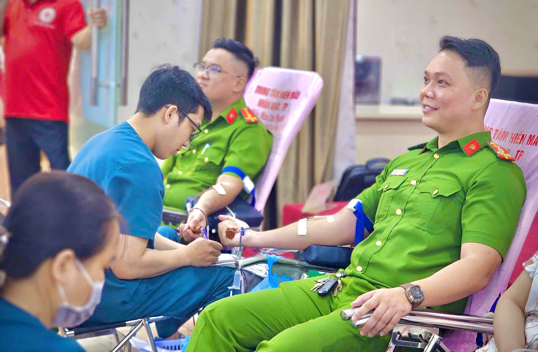 Công an phường Tân Sơn Hòa hiến máu tình nguyện trong Ngày hội Toàn dân bảo vệ an ninh Tổ quốc 