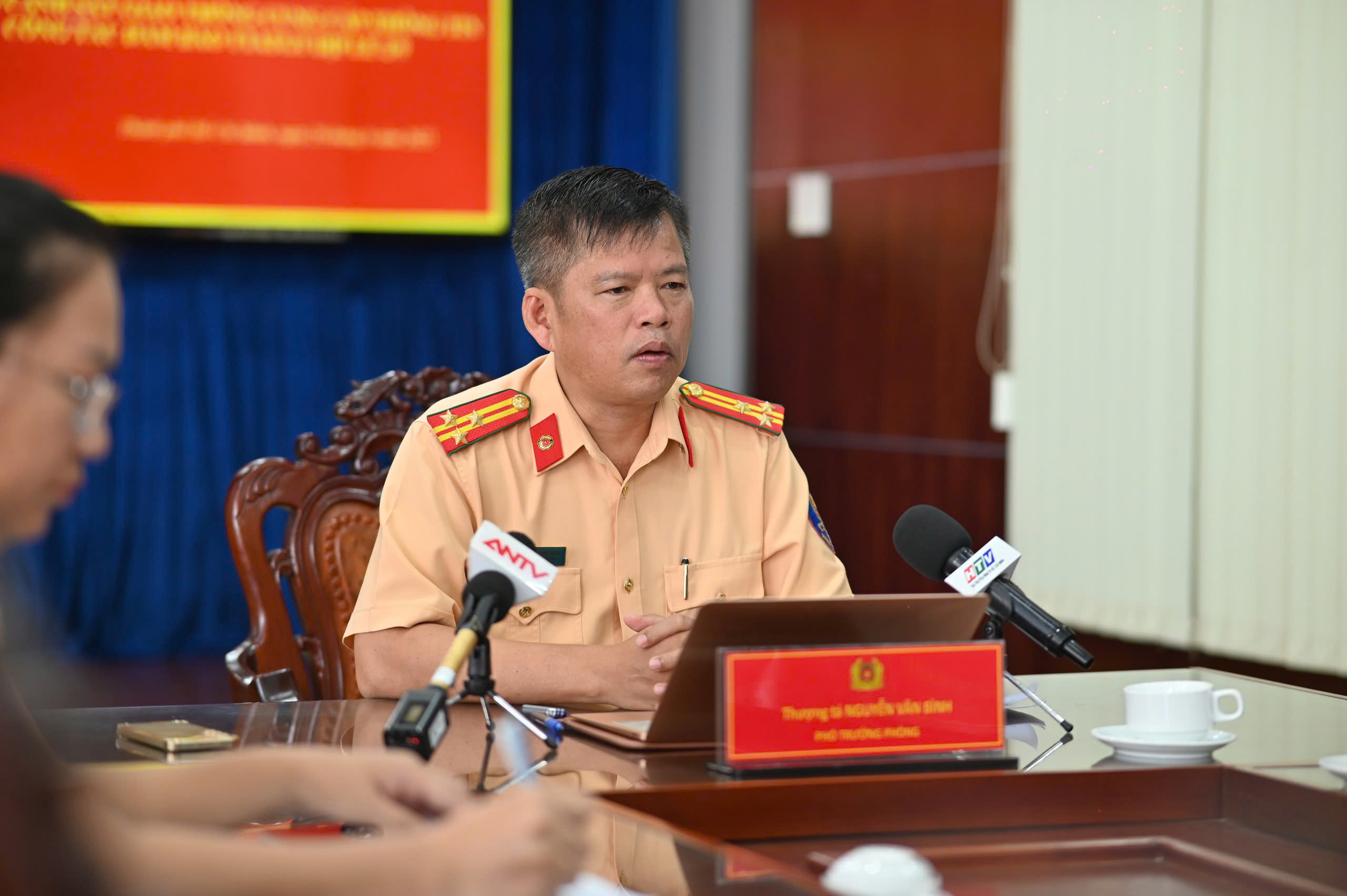 CSGT TP.HCM tuần tra khép kín 24/24, xóa 'xe dù bến cóc' dịp lễ