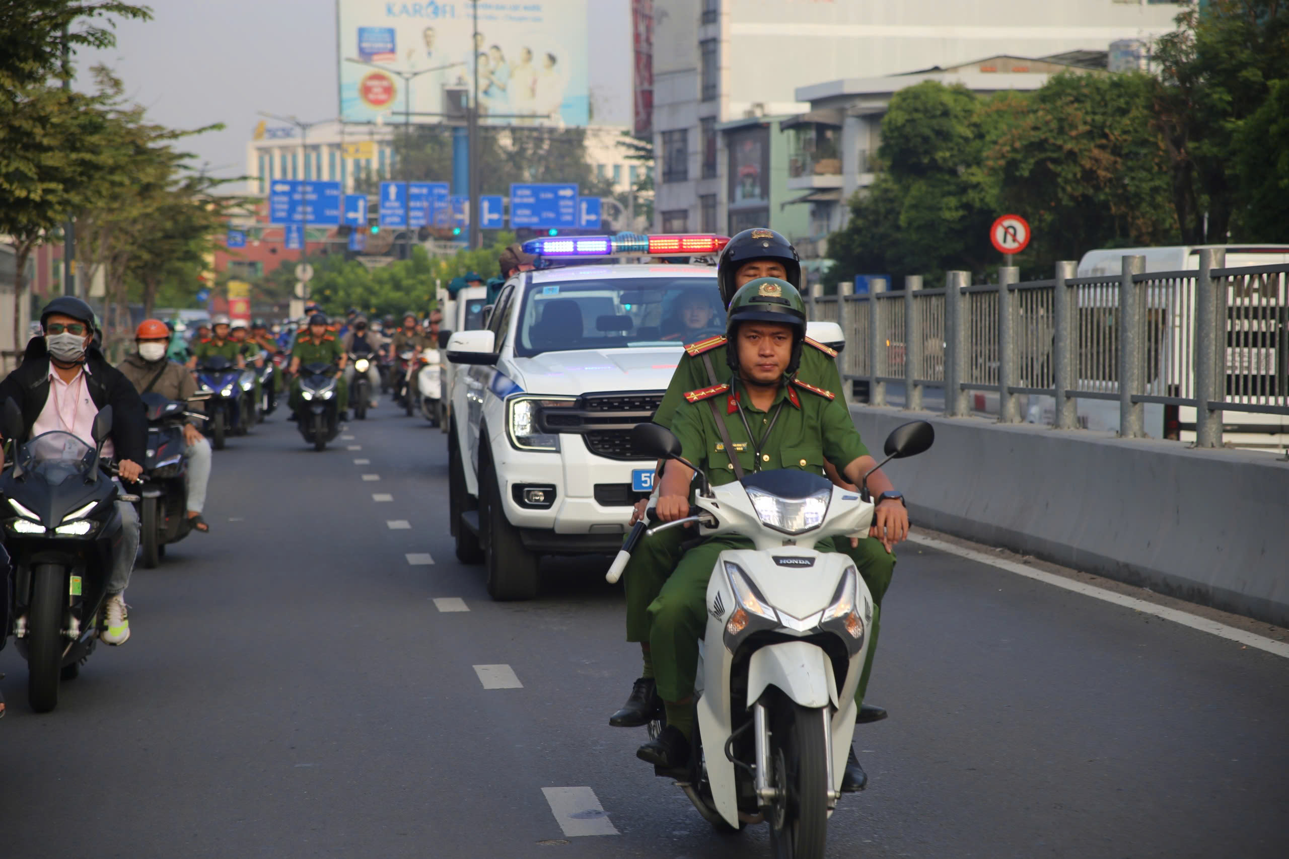 Công an phường Tân Sơn Nhất mở cao điểm tăng cường kiểm tra cư trú, tấn công trấn áp tội phạm