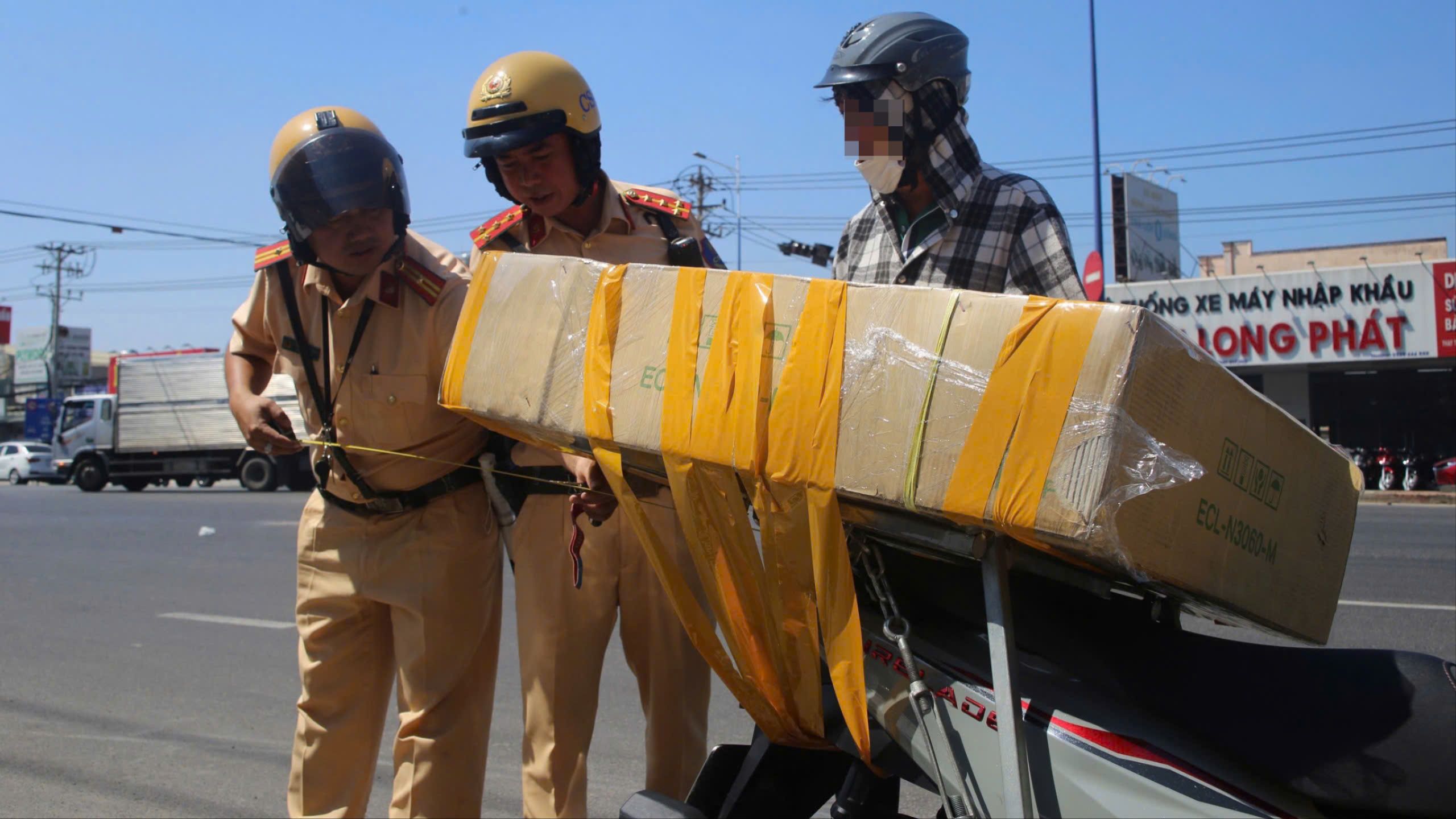 CSGT Bình Triệu mở cao điểm, kéo giảm tai nạn trên Quốc lộ 13