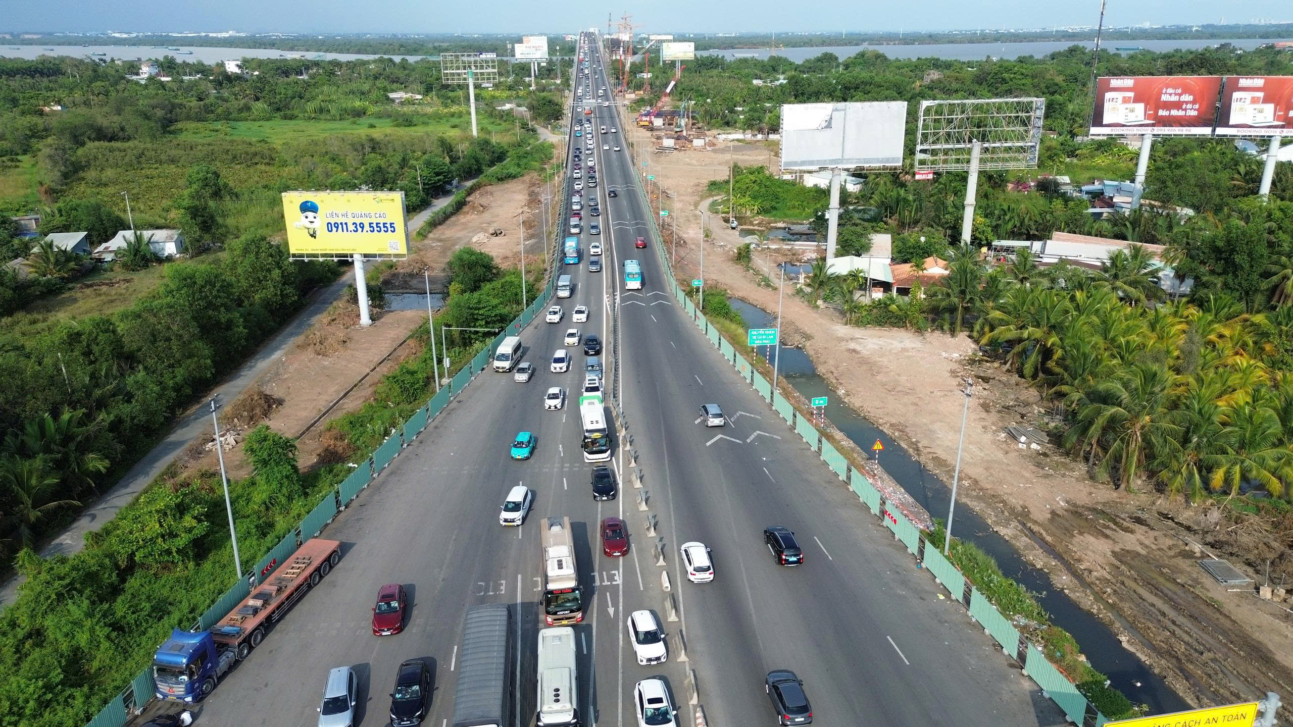 Càng về cuối ngày, cửa ngõ phía Đông TP.HCM càng ùn ứ kéo dài
