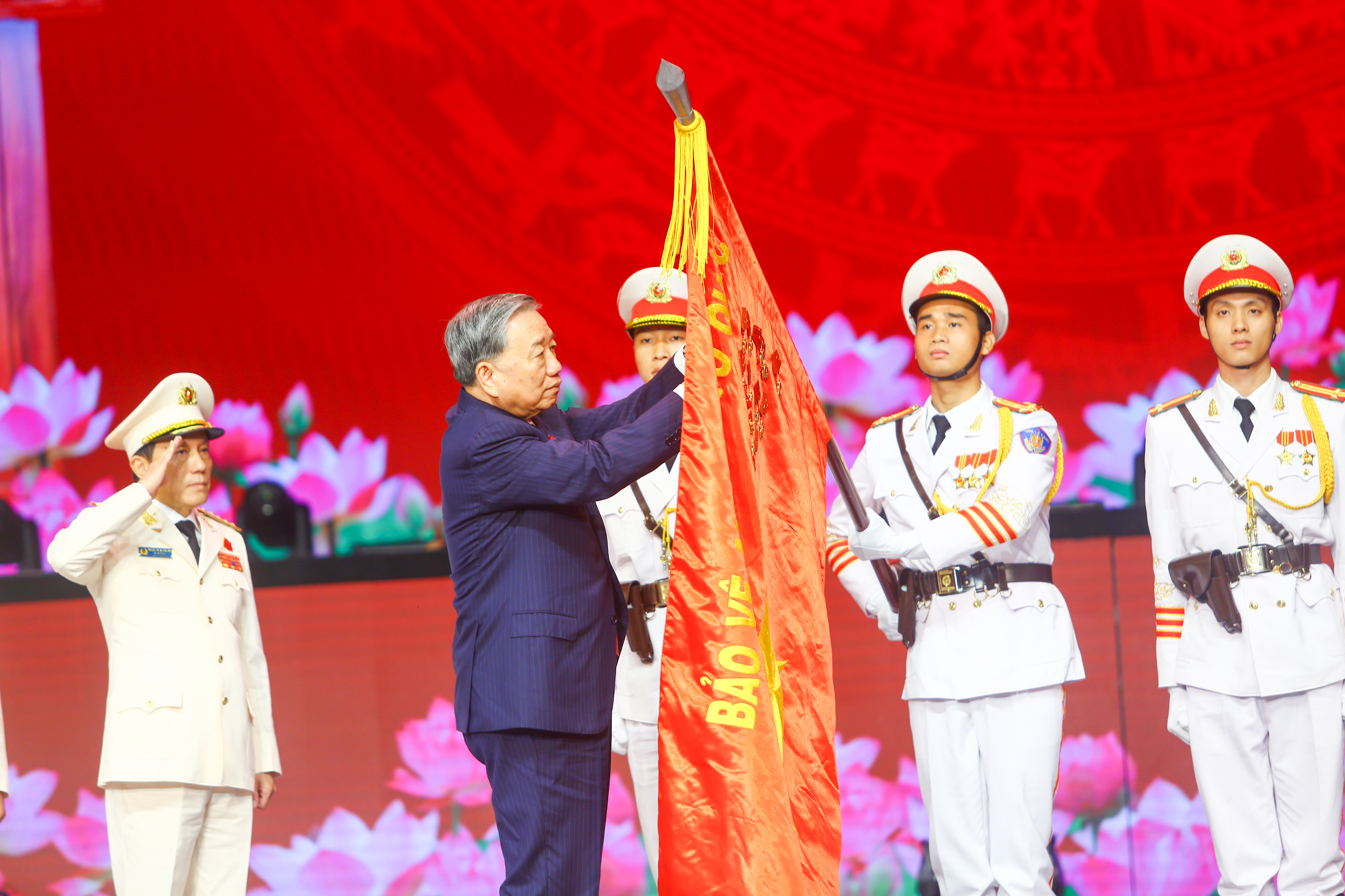 Toàn cảnh Lễ kỷ niệm 80 năm Ngày truyền thống Công an Nhân dân