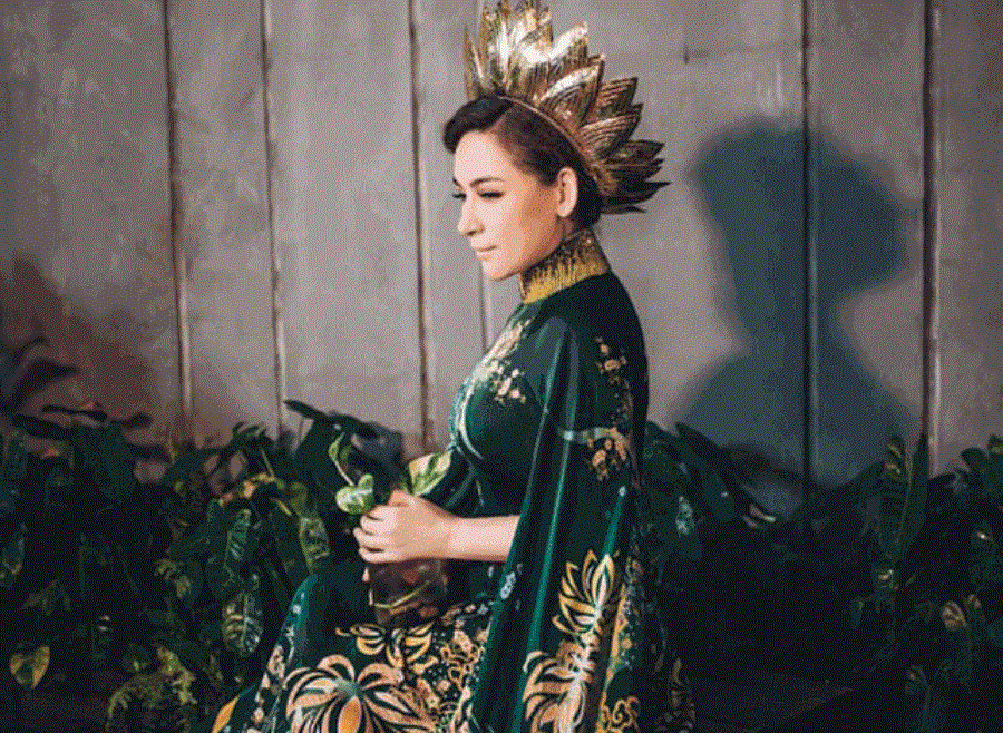 Ca sĩ Phi Nhung đẹp mặn mà trong nhiều kiểu dáng áo dài