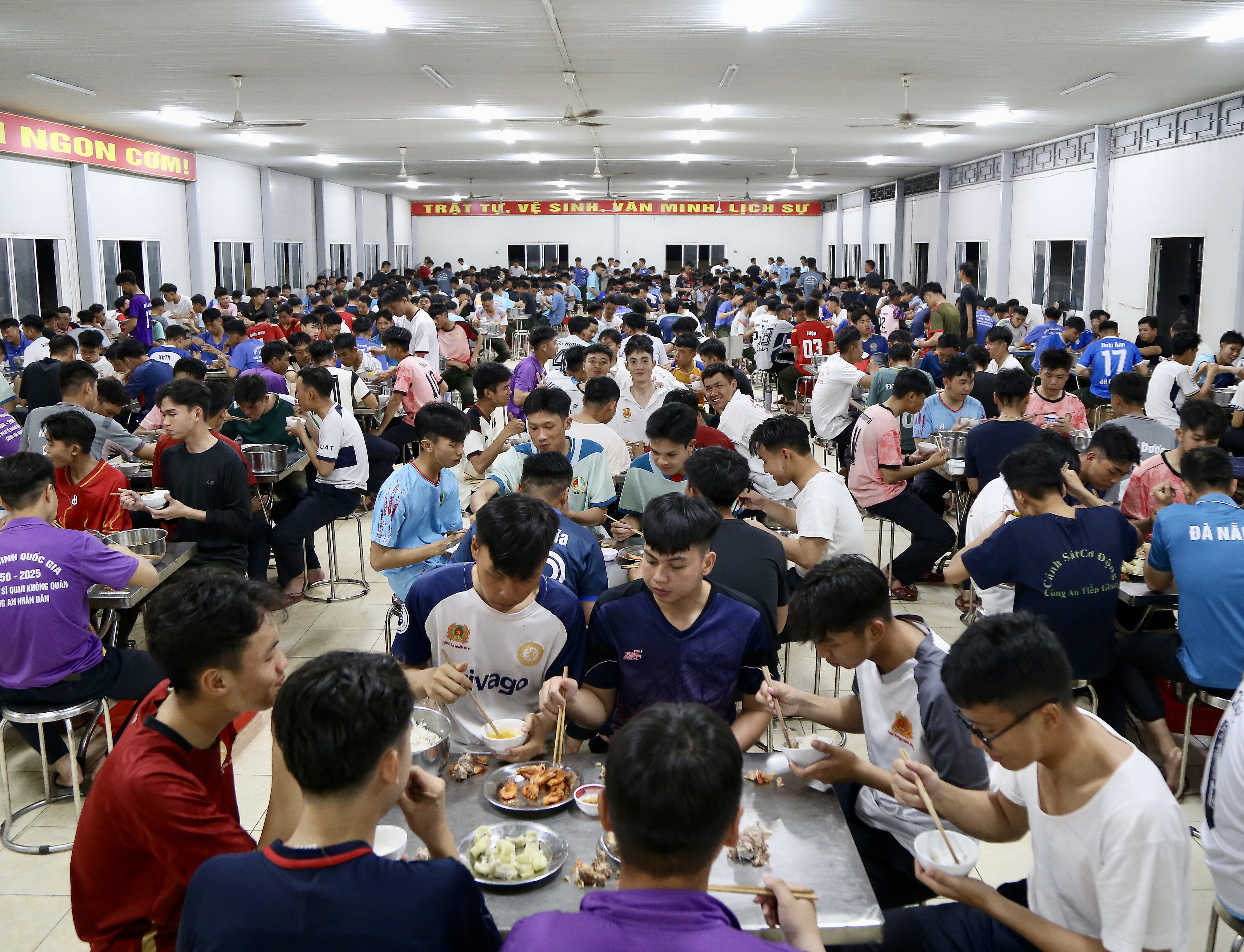 Chuyện ở bếp ăn cho hơn 3.000 chiến sĩ A50 Bộ Công an tham gia diễu binh 30-4