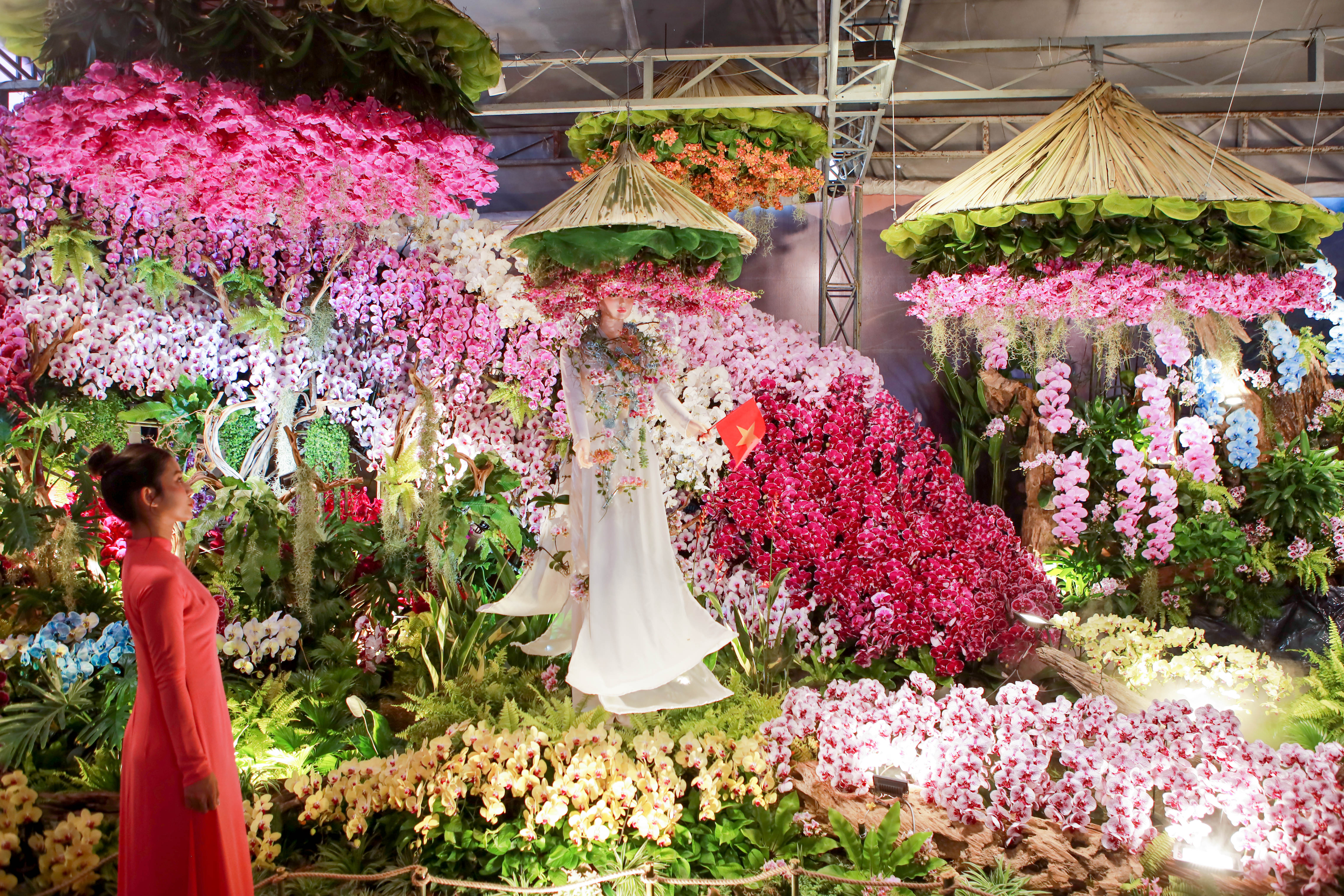 Chiêm ngưỡng 'Hồn Việt' được tạo bởi 2.500 cành hoa hồ điệp tại Festival Hoa lan TP.HCM 2025