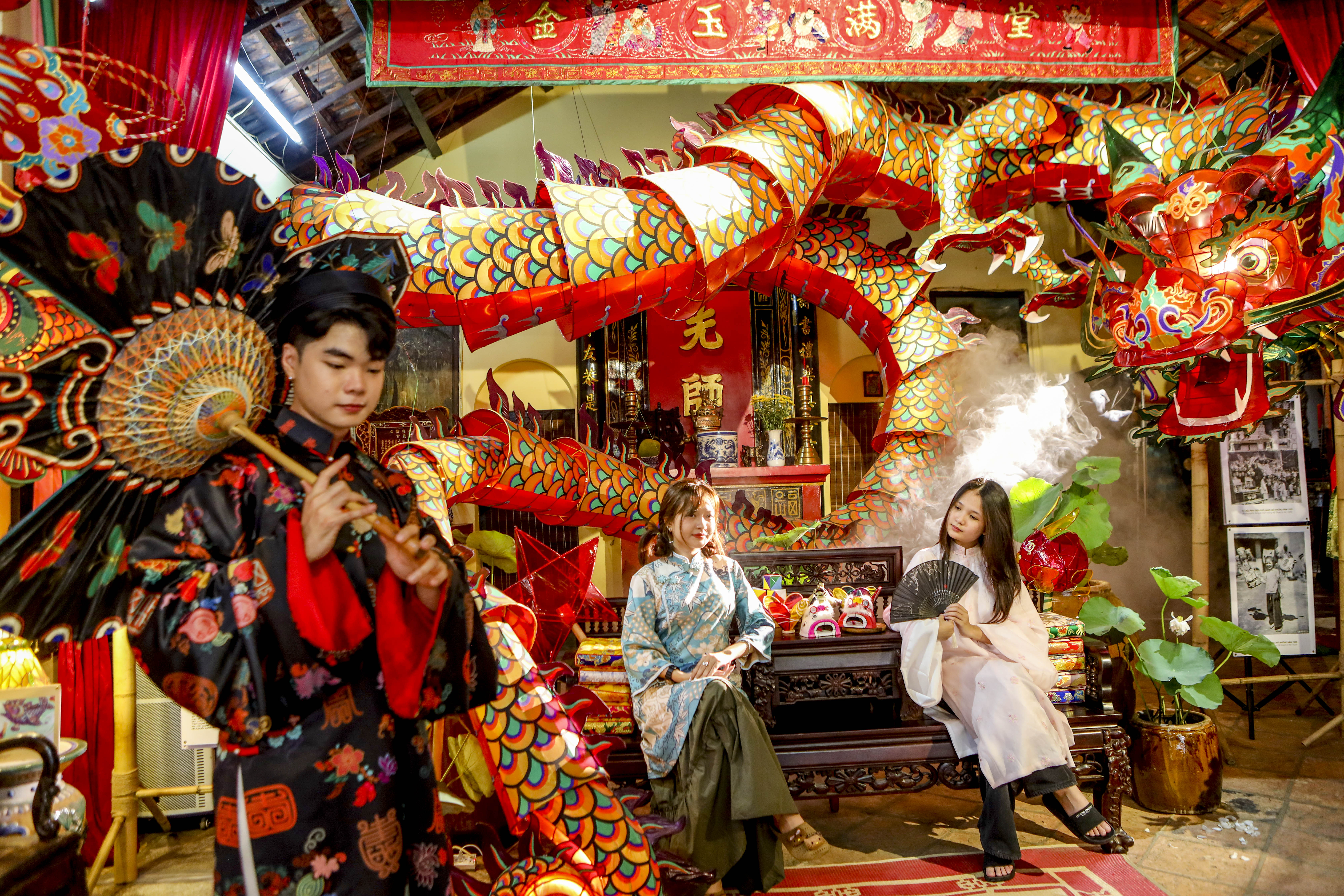 Không gian Trung thu xưa giữa lòng TP.HCM khiến giới trẻ mê mẩn 