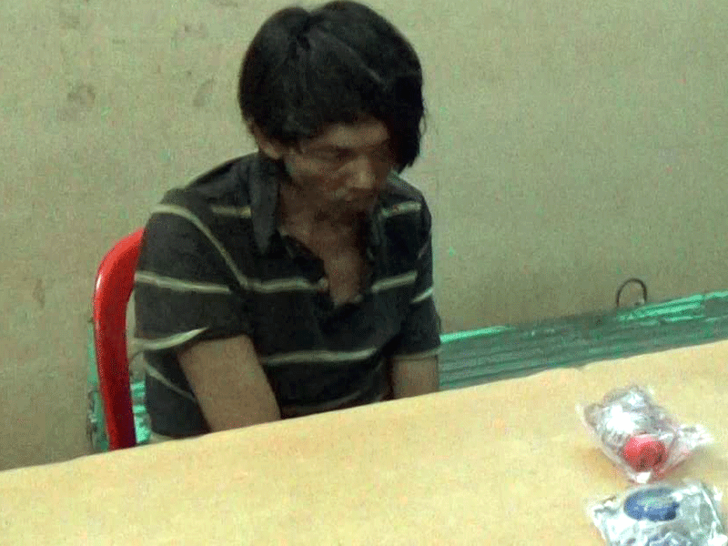 Giả dạng 'cái bang' xin tiền mua ma túy