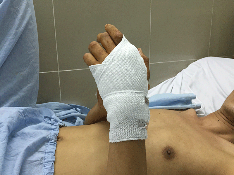 Vào tiệm game rút súng bắn thanh niên đang bắn cá