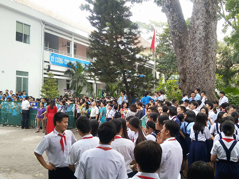 Cháy ở trường Lê Quý Đôn, hàng trăm học sinh di tản