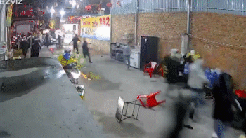 Tập hợp 60 người cầm mã tấu, ba chĩa… đánh khách, đập phá quán cà phê