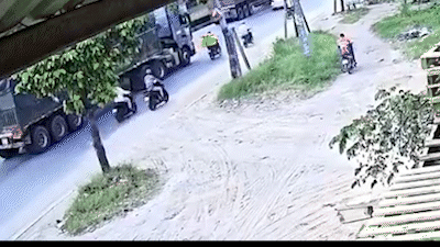 Trượt té, thanh niên bị xe container cán tử vong ở Mỹ Phước - Tân Vạn