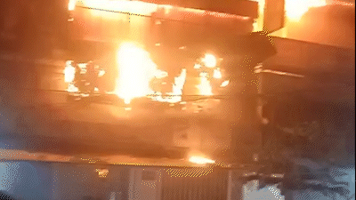 Cháy dữ dội tiệm spa lan qua 2 nhà hàng xóm ở Bình Tân