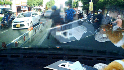 Nam thanh niên vô cớ đánh người sau va quẹt giao thông ở Quận 4