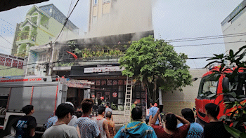 Cháy nhà cao tầng ngăn phòng cho thuê, người ở trọ hoảng loạn tháo chạy