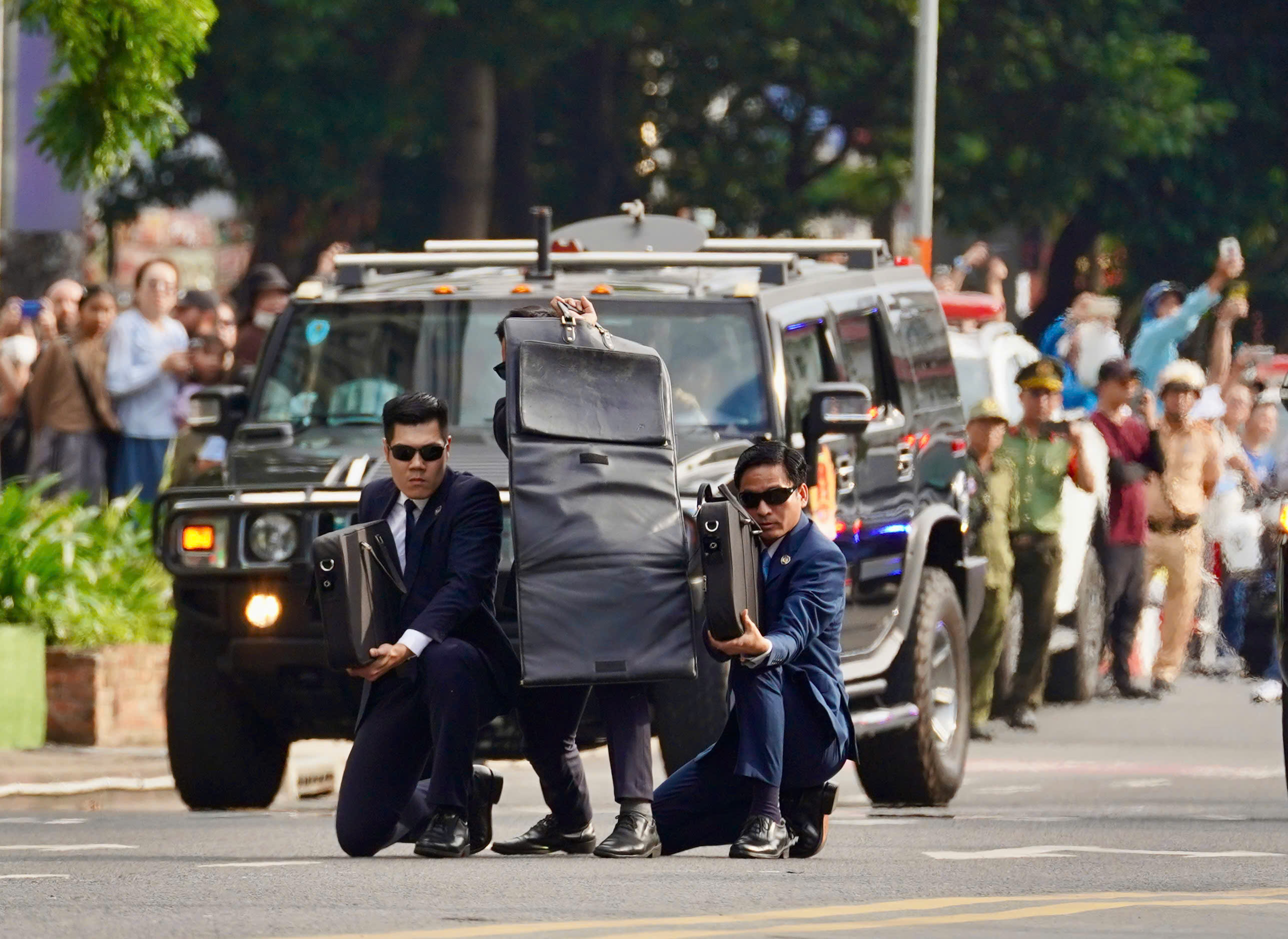 Mãn nhãn với buổi tổng duyệt bắn hạ mục tiêu của Cảnh vệ, CSGT