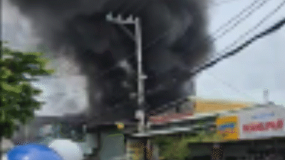 Cháy nổ dữ dội bãi giữ xe ở phường An Phú Đông, nhiều người hoảng loạn