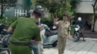 Công an phường Phú Thọ dùng xe chuyên dụng đưa sản phụ đi cấp cứu kịp thời