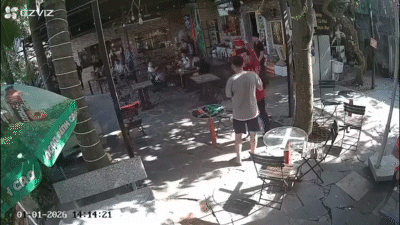 Bắt khẩn cấp người đánh cô gái tại quán cà phê ở phường Long Trường