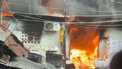 Cháy lớn gần chợ Bình Trưng, khói lửa bốc cao ngùn ngụt