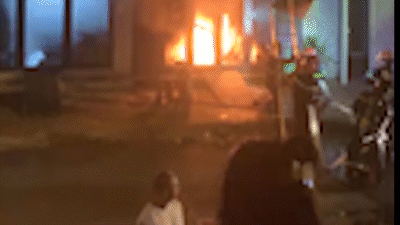 Cháy nhà, 4 người mắc kẹt ở phường Tân Hưng được cảnh sát cứu