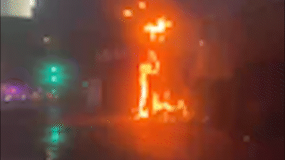 TP.HCM: Cháy trụ điện trung thế gây mất điện, kẹt xe cục bộ