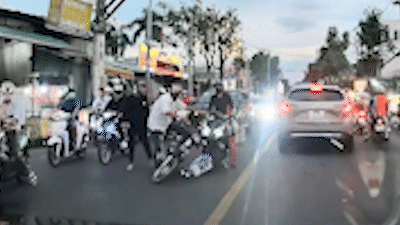 Xác minh vụ người đàn ông chở thùng bia bị thanh niên đấm liên tiếp vào mặt